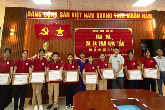 Thanh Trì: Tiếp nhận 3.960 quyển vở chia sẻ khó khăn với học sinh bị ảnh hưởng của cơn bão số 3