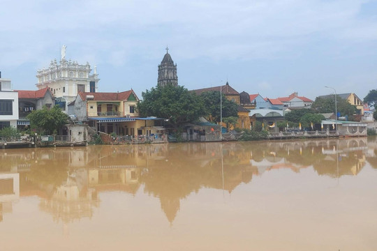 Lũ sông rút chậm, Hà Nội sắp mưa to đến rất to, gia tăng thời gian ngập lụt