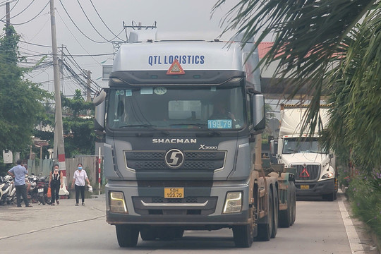 Trạm BOT cửa ngõ thành phố Hồ Chí Minh ùn ứ ngày đầu thu phí, Sở GTVT sẽ cho khảo sát bất cập