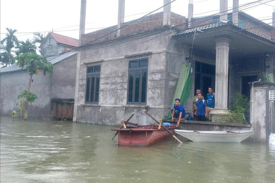 Hà Nội có mưa dông, cảnh báo ngoại thành ngập lụt trong nhiều ngày tới