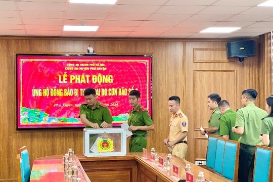 Công an huyện Phú Xuyên hướng về đồng bào bị thiệt hại bởi bão, lũ