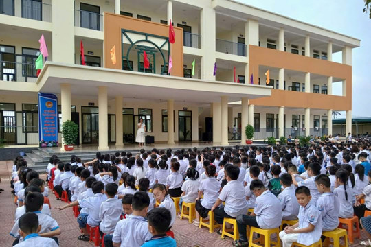 Huyện Phú Xuyên thông tin về việc học sinh ngã từ tầng 2 xuống sân trường