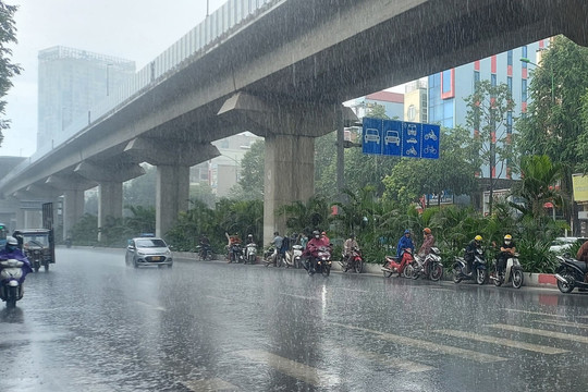 Hà Nội mưa to và dông