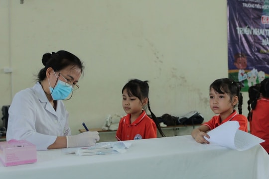 Huyện Đan Phượng (Hà Nội) Chăm sóc răng miệng miễn phí cho gần 500 học sinh