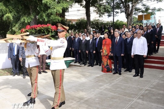 Tổng Bí thư, Chủ tịch nước Tô Lâm đặt vòng hoa tại Tượng đài Chủ tịch Hồ Chí Minh ở La Habana