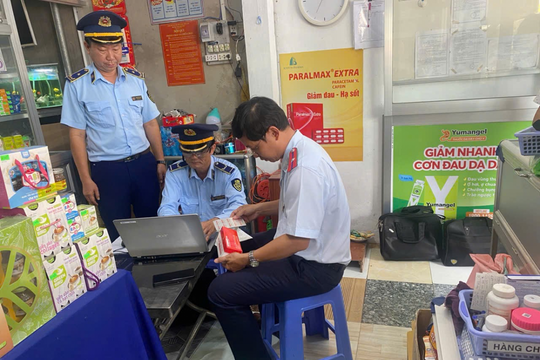 Ngăn chặn, xử lý một cửa hàng kinh doanh thuốc kháng sinh giả CEFUROXIM 500mg