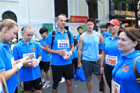 Người nước ngoài: Nhân tố quan trọng trong các mùa Giải chạy Báo Hànộimới - Vì hoà bình