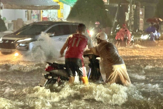 Đồng Nai: Mưa lớn gây ngập ở thành phố Biên Hòa