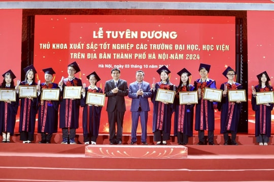 Hà Nội tuyên dương 100 thủ khoa xuất sắc