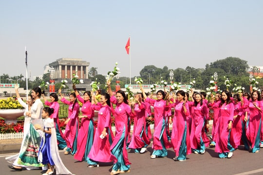 Carnaval áo dài “Phụ nữ Thủ đô hội nhập và phát triển”