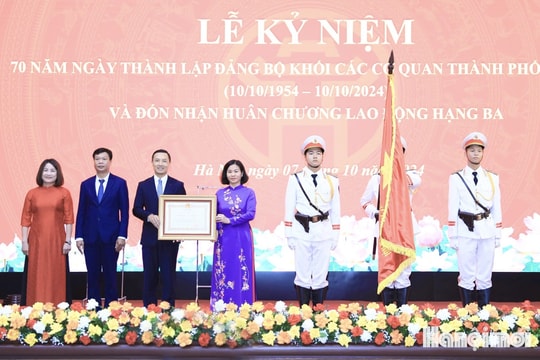 Đảng bộ Khối các cơ quan thành phố Hà Nội đón nhận Huân chương Lao động hạng Ba