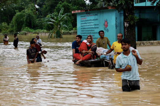 Lũ lụt ở Bangladesh khiến 5 người thiệt mạng, hàng nghìn người mắc kẹt