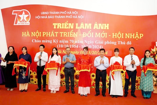 “Hà Nội phát triển - đổi mới - hội nhập” qua ống kính người làm báo