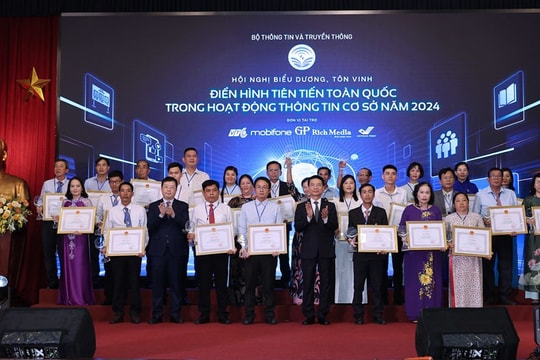Biểu dương, tôn vinh điển hình tiên tiến trong công tác thông tin cơ sở