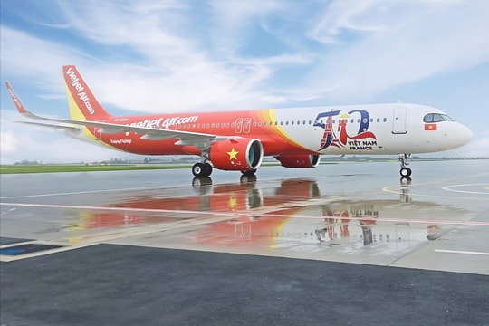 Airbus và Vietjet bàn giao tàu bay mới mang hình ảnh kỷ niệm 50 năm quan hệ ngoại giao Việt Nam - Pháp