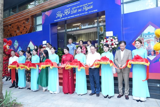 Quận Tây Hồ: Khai mạc triển lãm ảnh nghệ thuật “Tây Hồ - Đất và người”