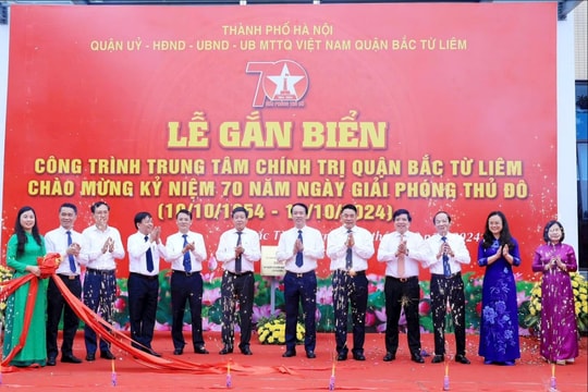 Quận Bắc Từ Liêm gắn biển công trình chào mừng 70 năm Ngày Giải phóng Thủ đô