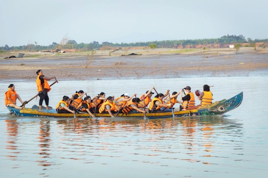 Giải Bơi chải thuyền rồng Hà Nội mở rộng năm 2024: Hy vọng về một kỳ giải sôi động, hấp dẫn