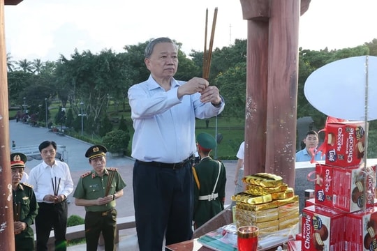 Tổng Bí thư, Chủ tịch nước Tô Lâm dâng hương tưởng nhớ các anh hùng liệt sĩ tại Quảng Trị