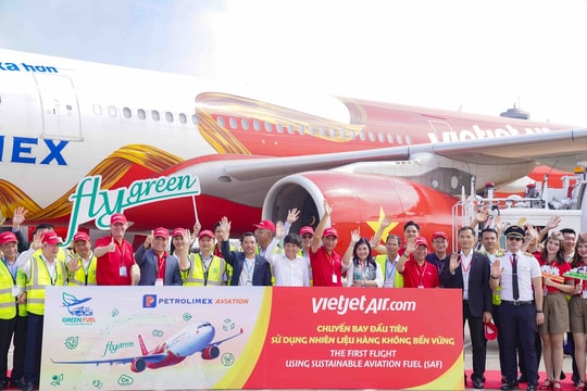 Vietjet tiên phong khai thác chuyến bay đầu tiên sử dụng nhiên liệu hàng không bền vững SAF do Petrolimex Aviation cung cấp, giảm thải 80% carbon