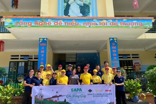Sa Pa trồng 400 cây hoa trong ngày ra quân vì môi trường