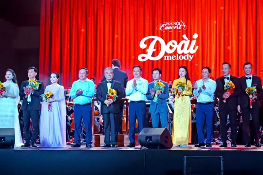 Đêm Hanoi Concert - Đoài Melody thu hút hàng nghìn du khách đến với Thành cổ Sơn Tây