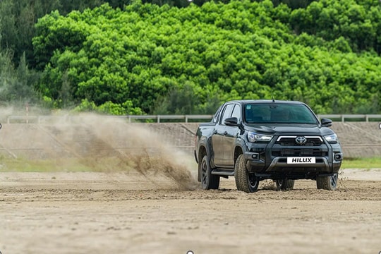 Chinh phục những cung off-road khó quên cùng “người hùng” Hilux