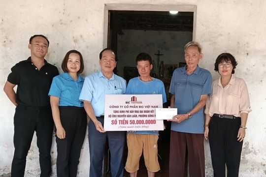 LĐLĐ quận Hà Đông hỗ trợ các gia đình khó khăn nhân Tháng cao điểm “Vì người nghèo” năm 2024
