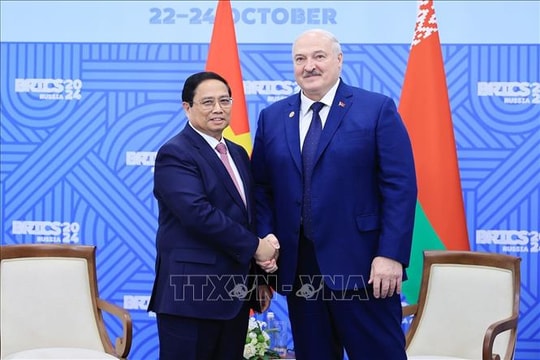 Thủ tướng Phạm Minh Chính gặp Tổng thống Belarus