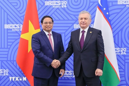 Thủ tướng Phạm Minh Chính gặp Tổng thống Uzbekistan