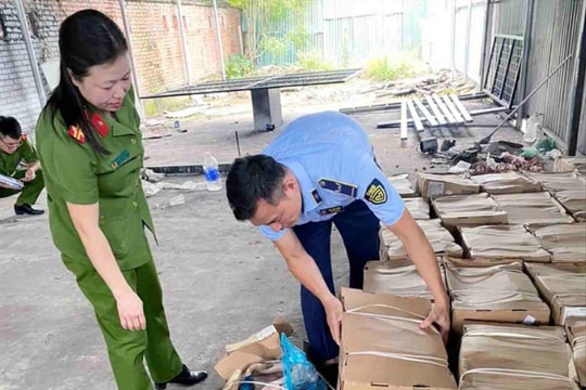 Hà Nội liên tục phát hiện, bắt giữ số lượng lớn thực phẩm không rõ nguồn gốc