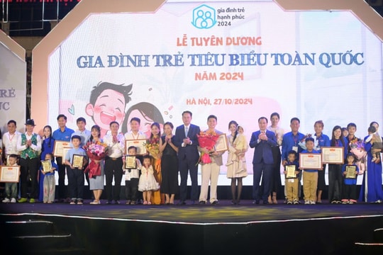 Tuyên dương 10 gia đình trẻ tiêu biểu toàn quốc