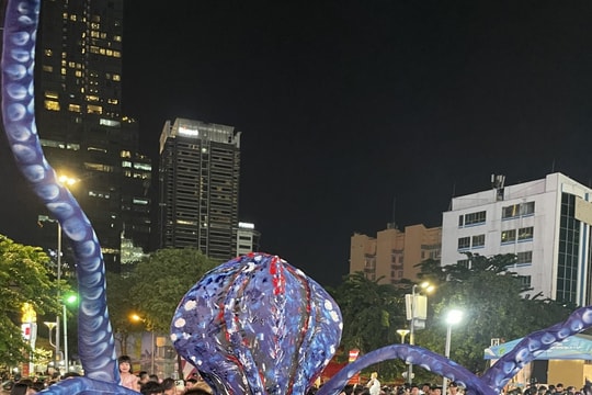 Giới trẻ TP Hồ Chí Minh "quẩy" tưng bừng đêm Halloween
