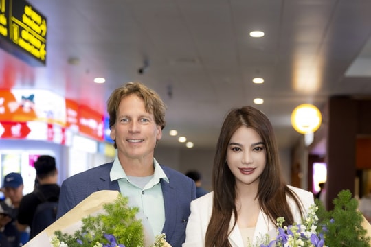 Liên hoan phim quốc tế Hà Nội lần VII Trương Ngọc Ánh rạng rỡ đón Chủ tịch Ban Giám khảo William Pfeiffer