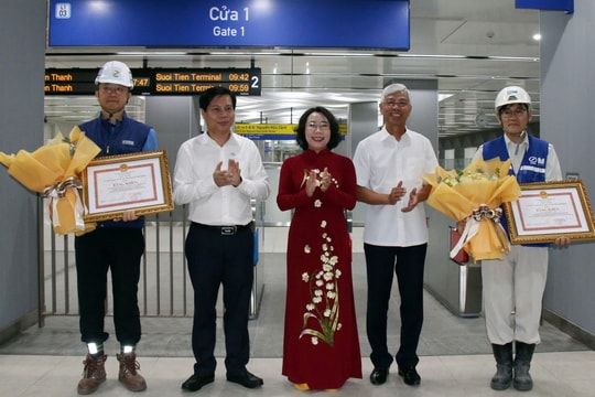 Tặng bằng khen cho các nhà thầu tuyến metro Bến Thành - Suối Tiên