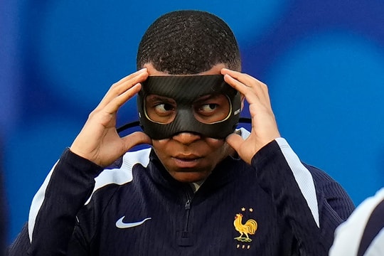 Vì sao Mbappe bị loại khỏi tuyển Pháp?