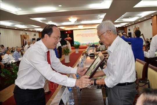 TP Hồ Chí Minh: Tri ân những đóng góp của các nhà giáo đi B và nhà giáo nội đô