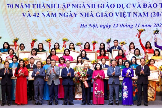 Ngành Giáo dục và Đào tạo Hà Nội kỷ niệm 70 năm thành lập, đón nhận Huân chương Lao động hạng Nhất