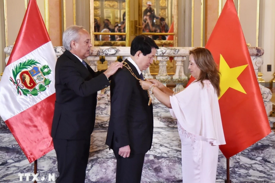 Lễ trao Huân chương "Mặt trời Peru" cấp Đại Thập tự tặng Chủ tịch nước Lương Cường