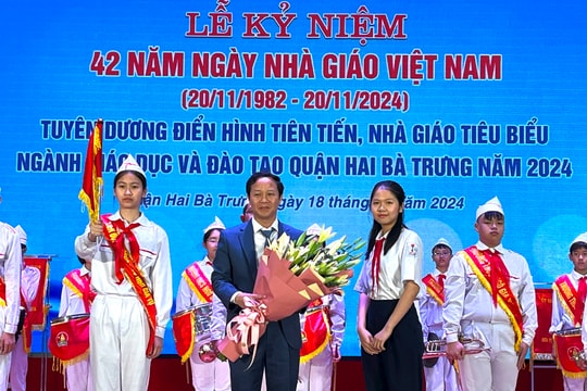 Quận Hai Bà Trưng tuyên dương điển hình tiên tiến, nhà giáo tiêu biểu