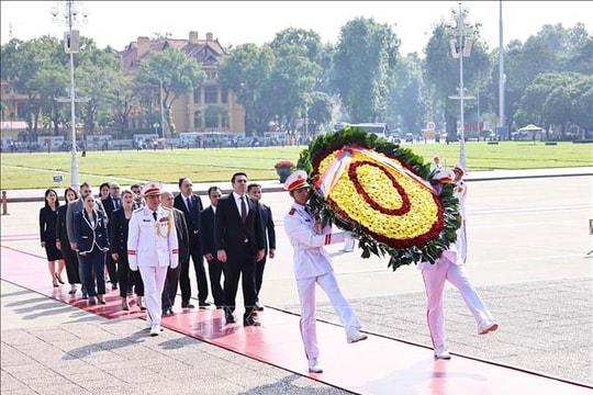 Chủ tịch Quốc hội Armenia vào Lăng viếng Chủ tịch Hồ Chí Minh và thăm Văn Miếu - Quốc Tử Giám