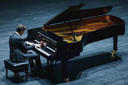 Tài năng piano người Pháp Olivier Moulin lưu diễn tại Việt Nam