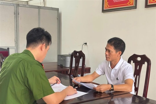Khởi tố giám đốc sản xuất keo dán gạch giả nhãn hiệu "con cá sấu"