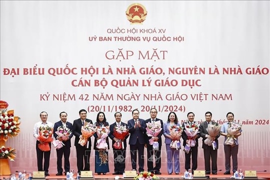 Chủ tịch Quốc hội: Tôn vinh, bảo vệ, tạo môi trường thuận lợi để nhà giáo làm việc