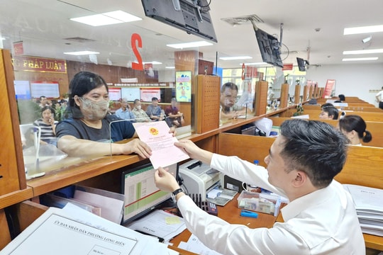 Thu hút, trọng dụng người có tài năng làm việc trong cơ quan nhà nước