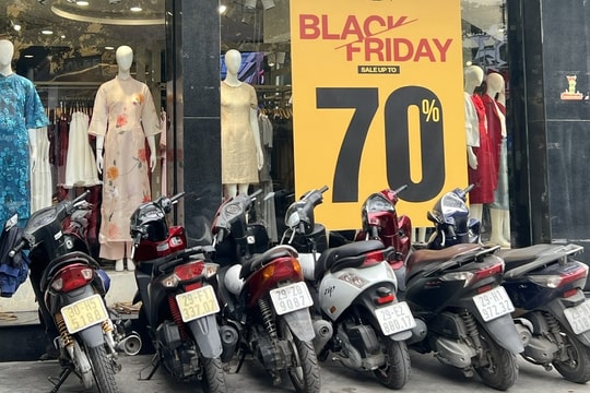 Black Friday sớm: Đua khuyến mại vẫn vắng khách