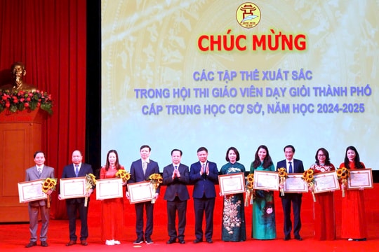 Hà Nội trao thưởng giáo viên dạy giỏi thành phố cấp trung học cơ sở