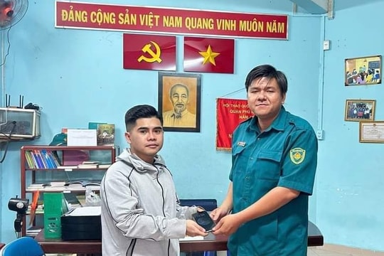 Anh dân quân không tham của rơi, tìm người để trả