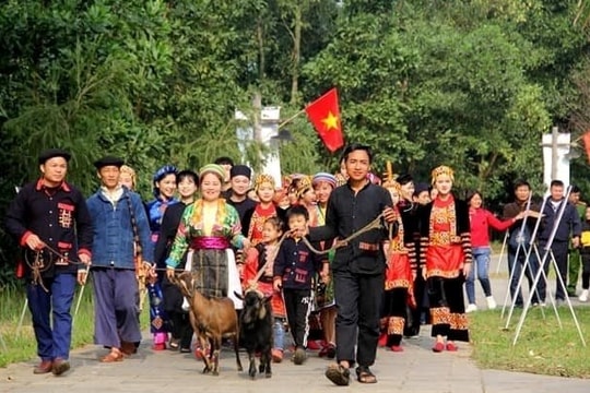 Trải nghiệm chợ vùng cao đón Tết tại Làng văn hóa