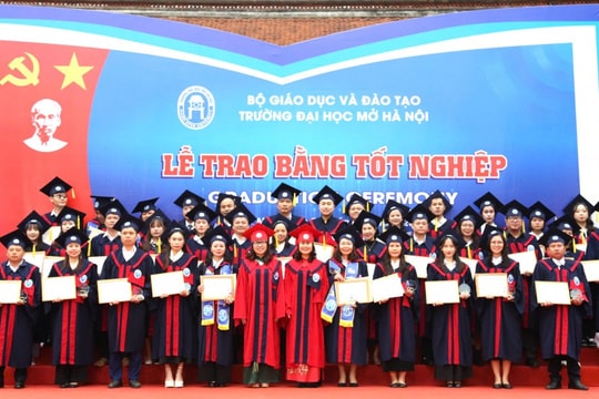 Trường Đại học Mở Hà Nội: Hơn 600 tân thạc sĩ, cử nhân được trao bằng tốt nghiệp